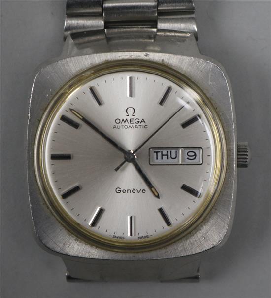 A gentlemans stainless steel Omega automatic wrist watch with day/date aperture.